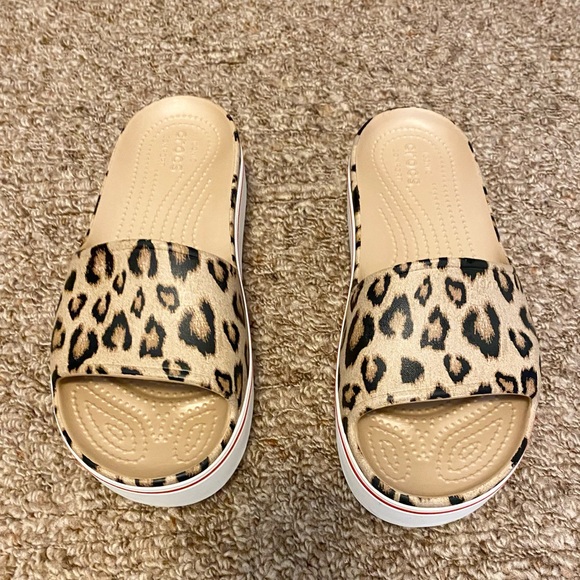 New Crocs Leopard platform sandals - Picture 2 of 5